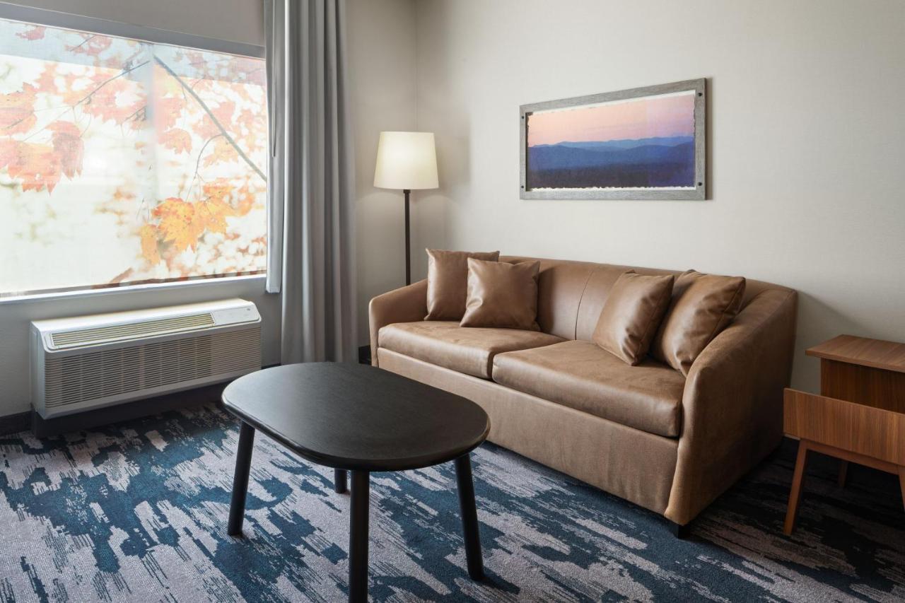 Fairfield By Marriott Inn & Suites Whitsett Greensboro East Eksteriør bilde